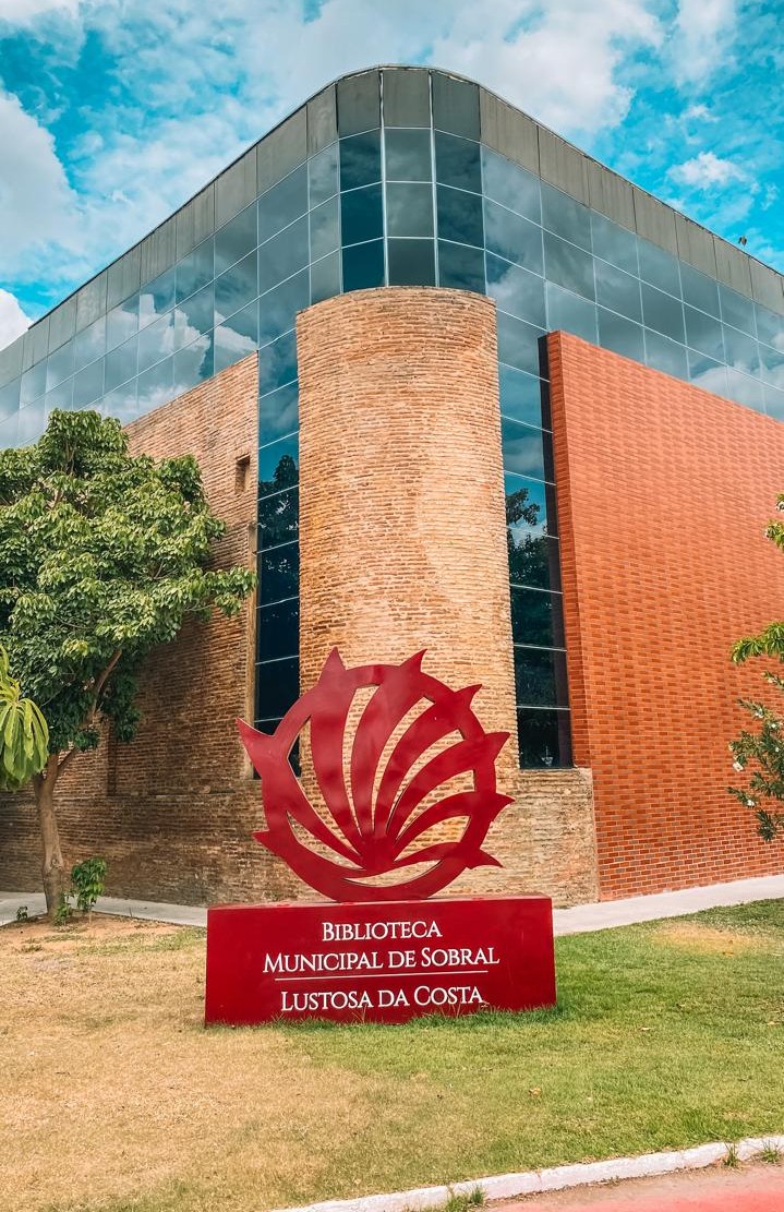 Biblioteca Municipal Lustosa da Costa